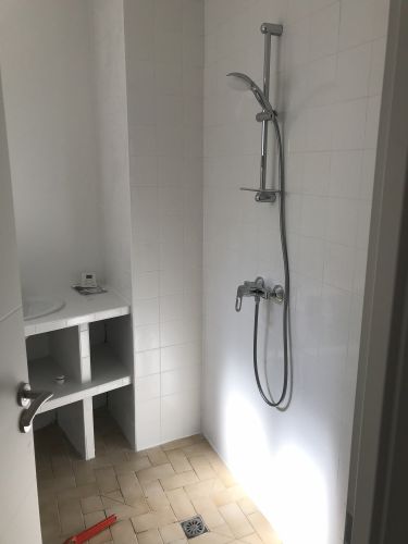 Douche PMR robinetterie HANSGROHE